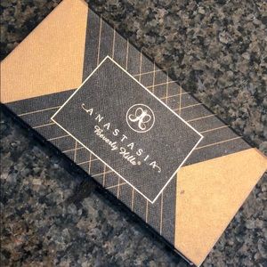 Anastasia Beverly Hills eye shadow palette